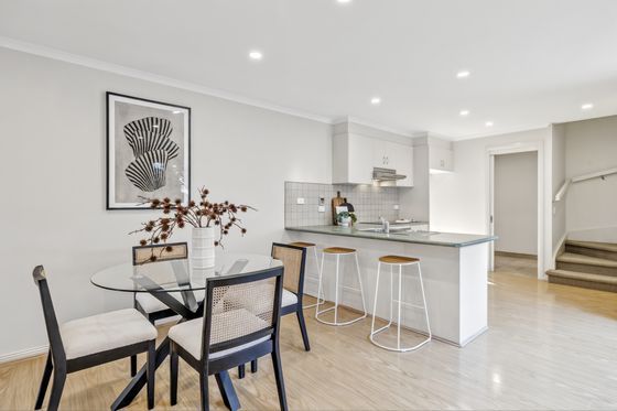 Kitchen & dining